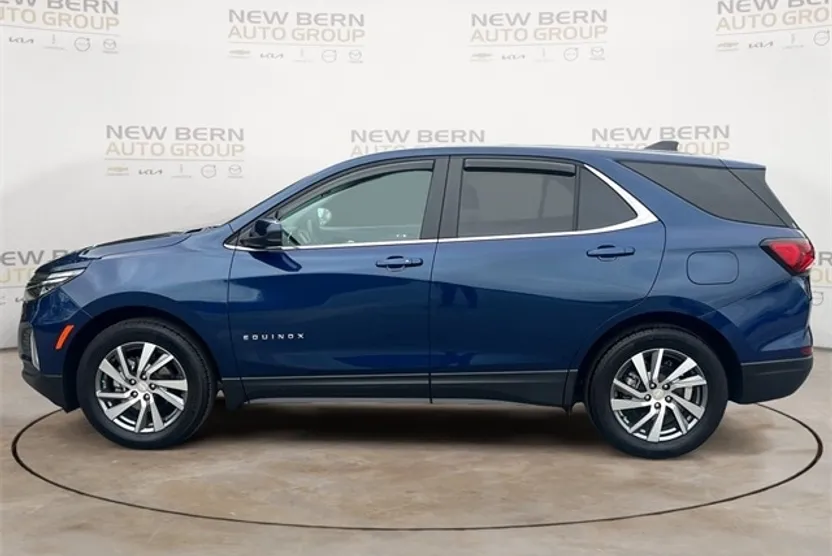 2022 Chevrolet Equinox LT photo 1
