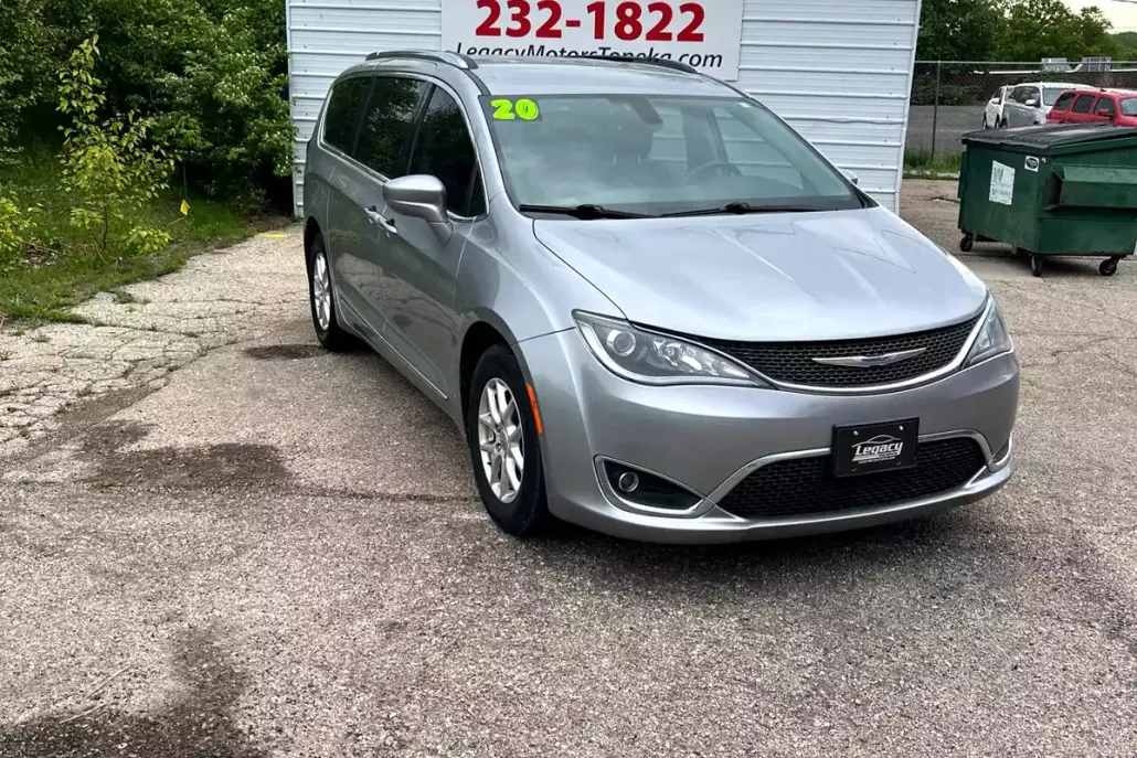 2020 Chrysler Pacifica Touring L photo 1