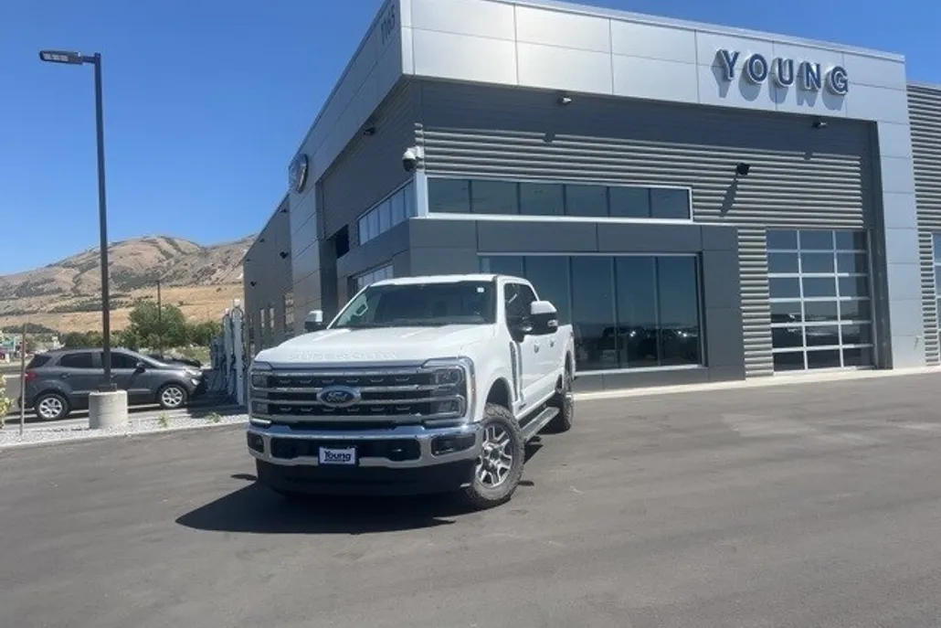 2023 Ford F-350 Lariat photo 1