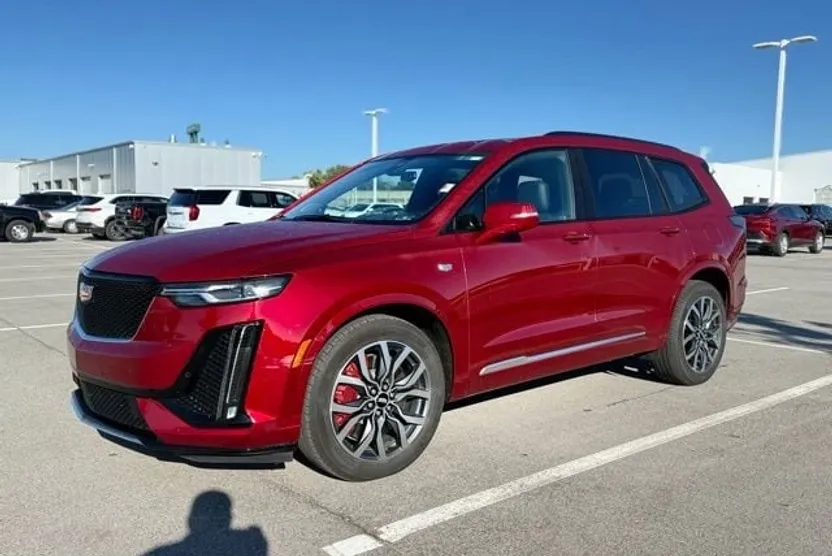 2023 Cadillac XT6 Sport photo 1