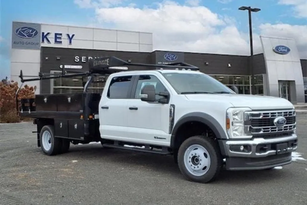 2024 Ford F-550 photo 1