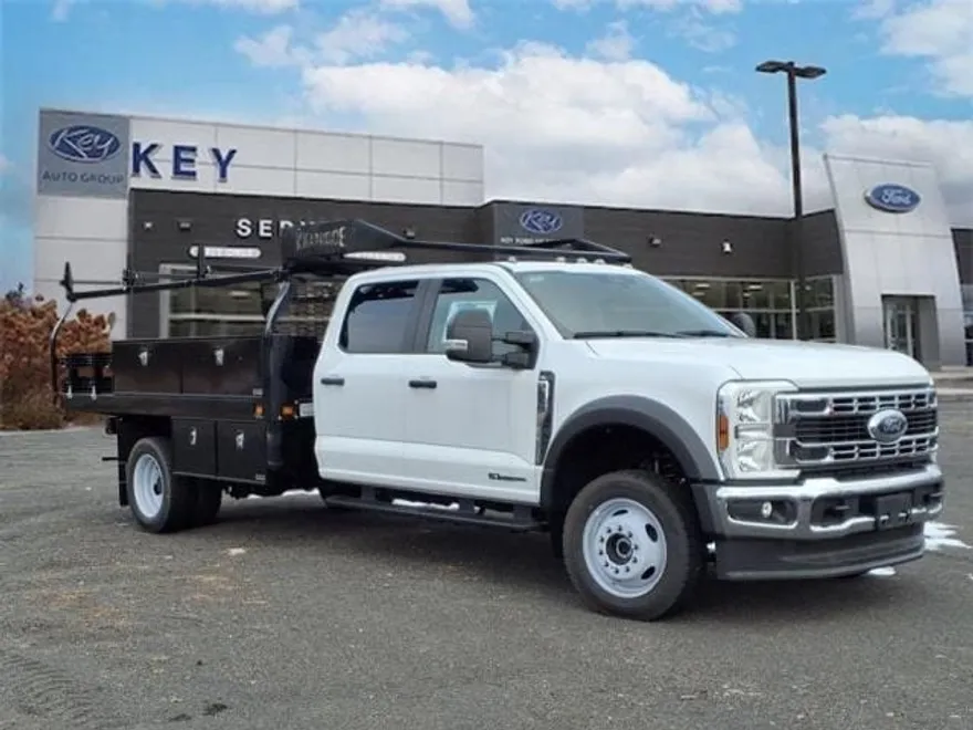 2024 Ford F-550 photo 1