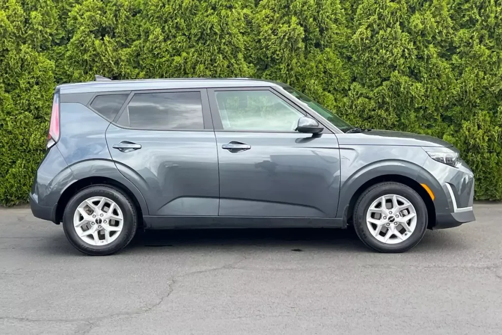 2023 Kia Soul LX photo 1