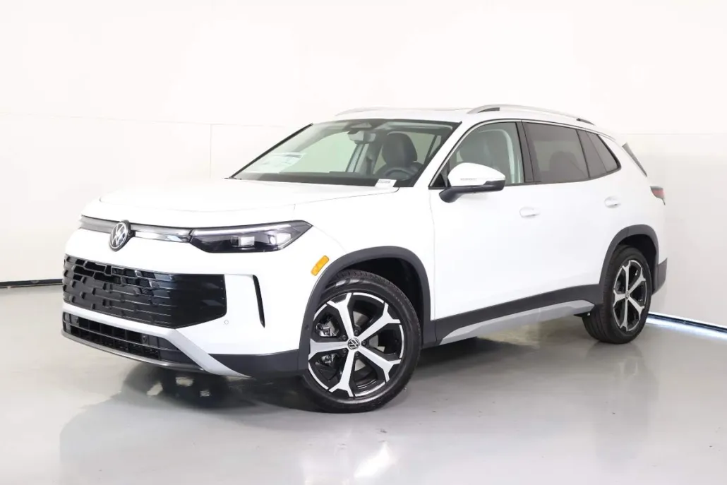 2025 Volkswagen Tiguan SE photo 1