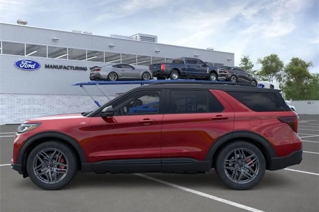 2025 Ford Explorer ST-Line photo 1