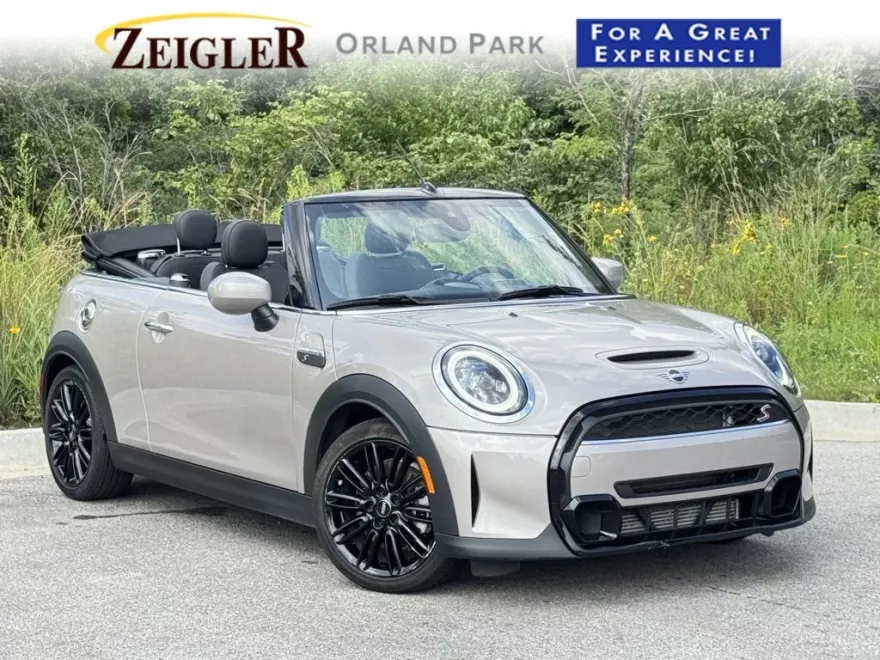 2024 Mini Cooper Convertible S photo 1