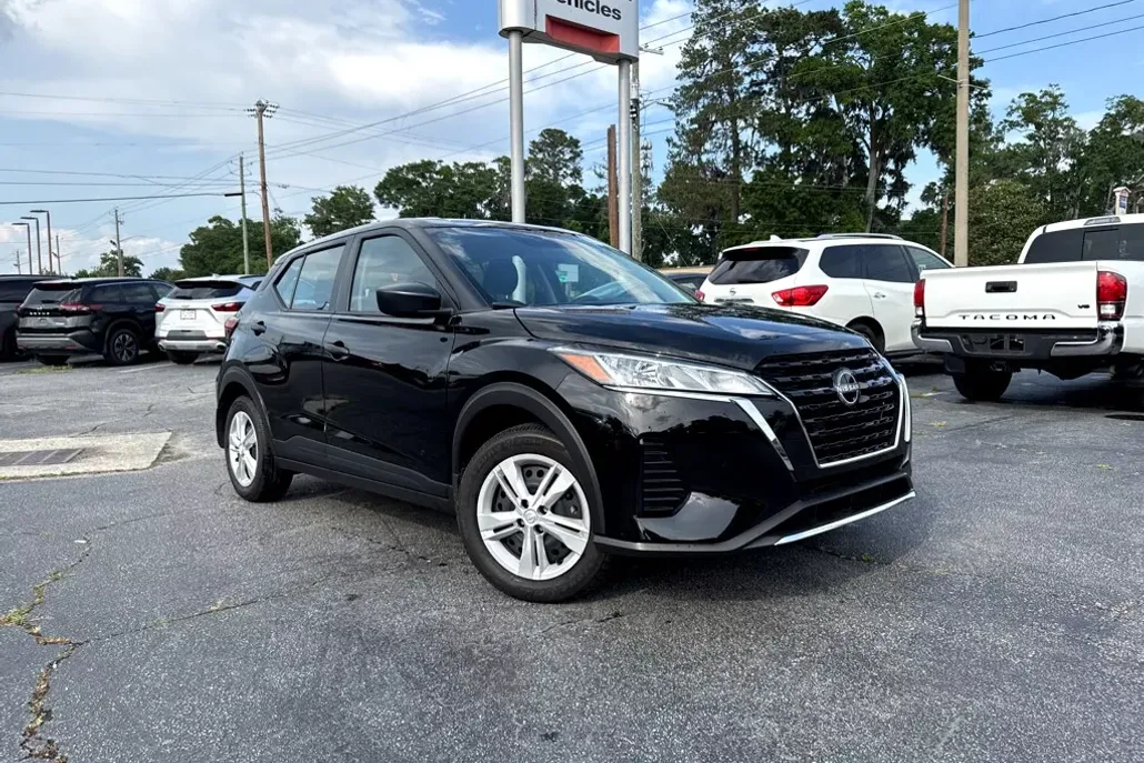 2024 Nissan Kicks S photo 1