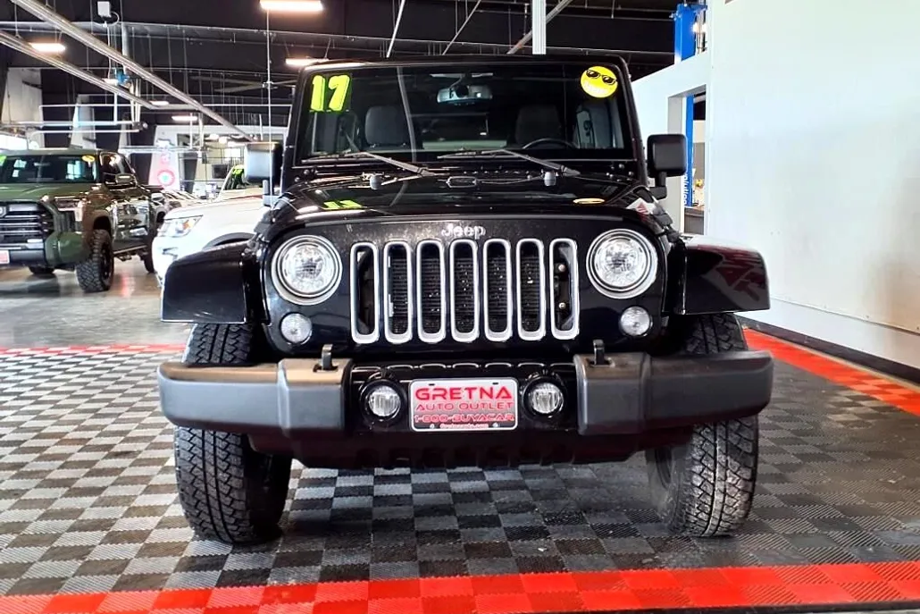 2017 Jeep Wrangler Unlimited Sahara photo 1