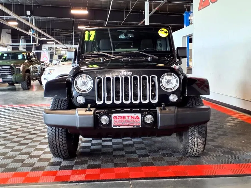 2017 Jeep Wrangler Unlimited Sahara photo 1