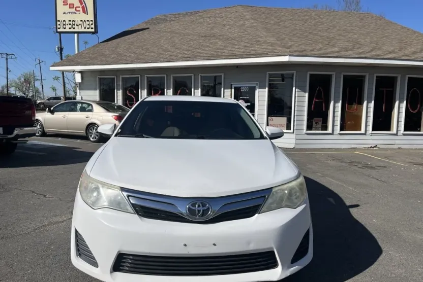 2012 Toyota Camry L photo 1
