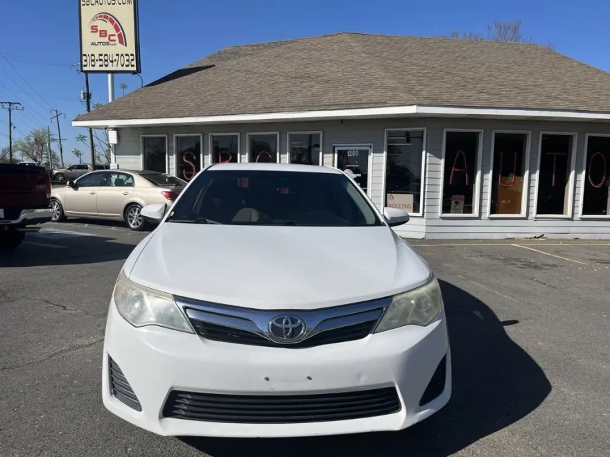 2012 Toyota Camry L photo 1