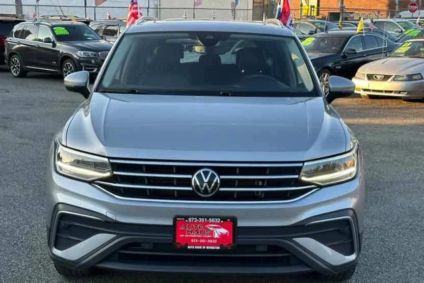 2022 Volkswagen Tiguan SE photo 1