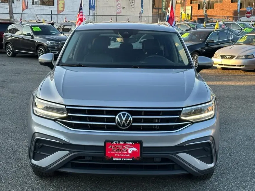 2022 Volkswagen Tiguan SE photo 1