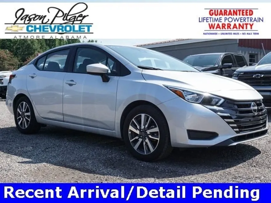 2023 Nissan Versa SV photo 1