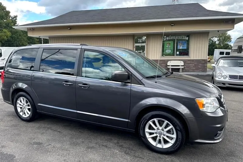 2019 Dodge Grand Caravan SXT photo 1