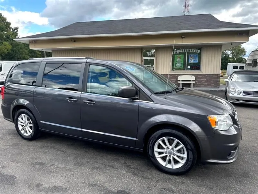 2019 Dodge Grand Caravan SXT photo 1