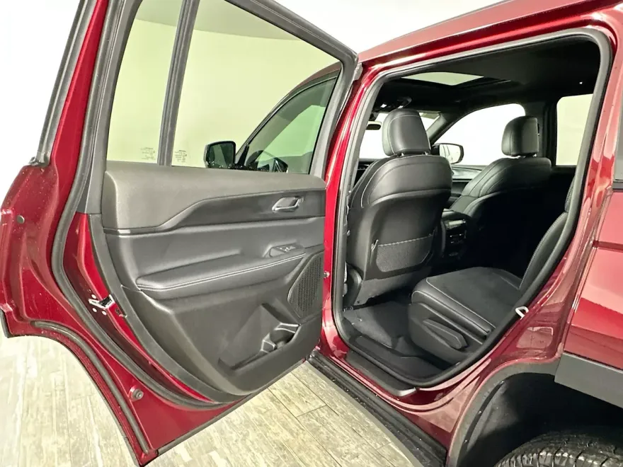 2025 Jeep Grand Cherokee Altitude X photo 18