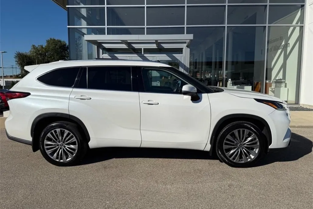 2021 Toyota Highlander Platinum photo 1