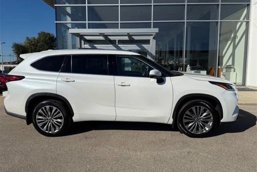 2021 Toyota Highlander Platinum photo 1