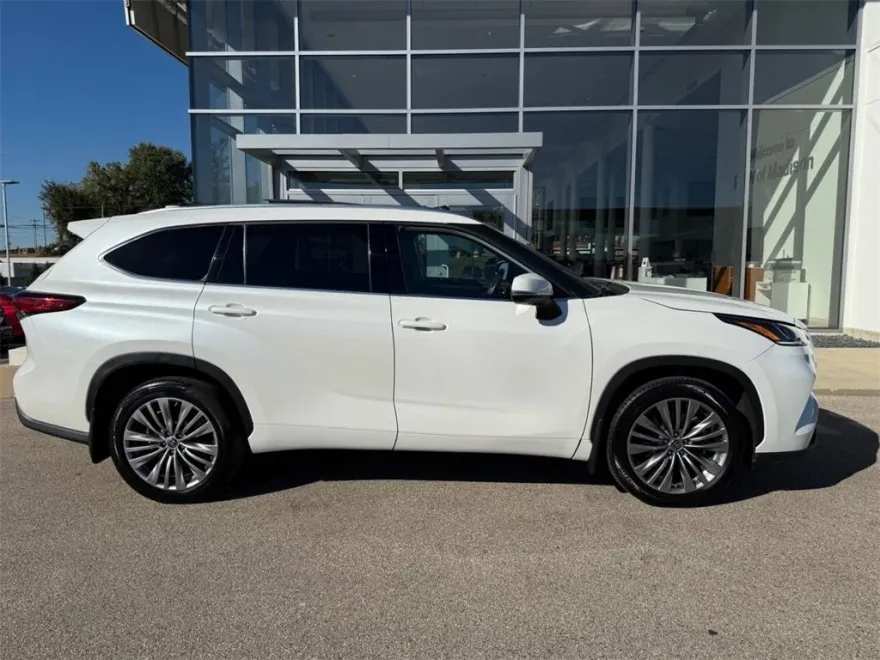 2021 Toyota Highlander Platinum photo 1
