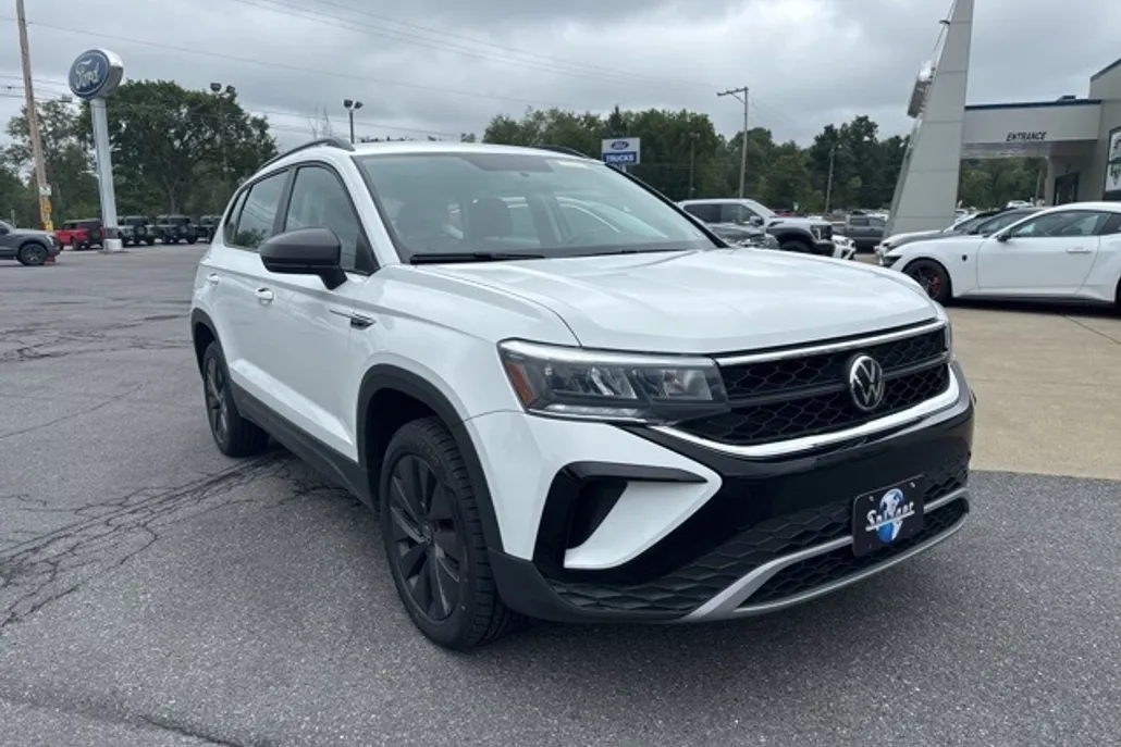 2022 Volkswagen Taos S photo 1