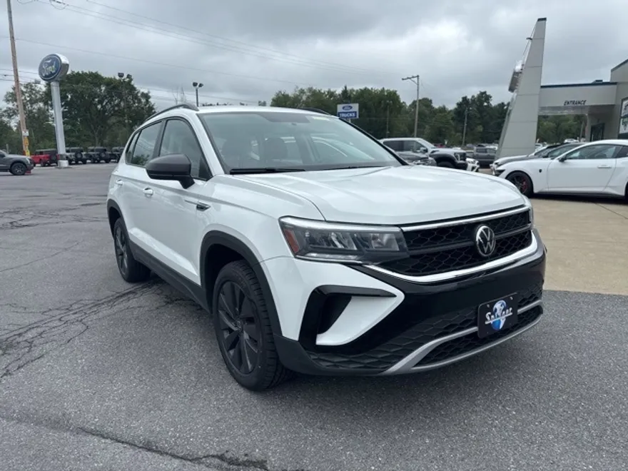 2022 Volkswagen Taos S photo 1