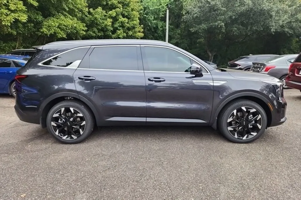 2026 Kia Sorento SX photo 1