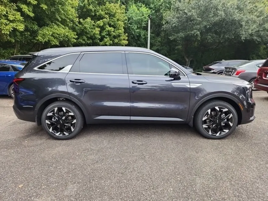 2026 Kia Sorento SX photo 1