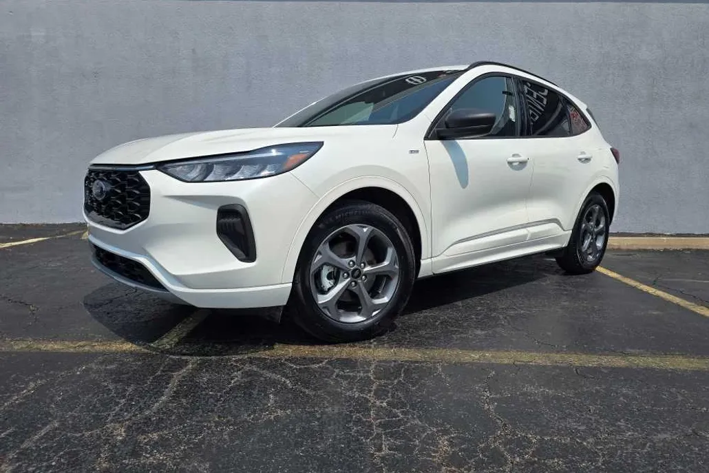 2024 Ford Escape ST-Line photo 1