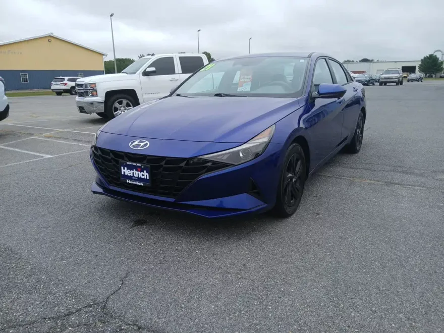 2021 Hyundai Elantra SEL photo 1