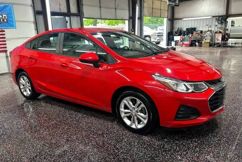 2019 Chevrolet Cruze LS photo 1