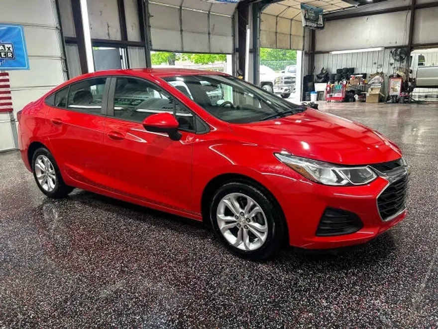2019 Chevrolet Cruze LS photo 1