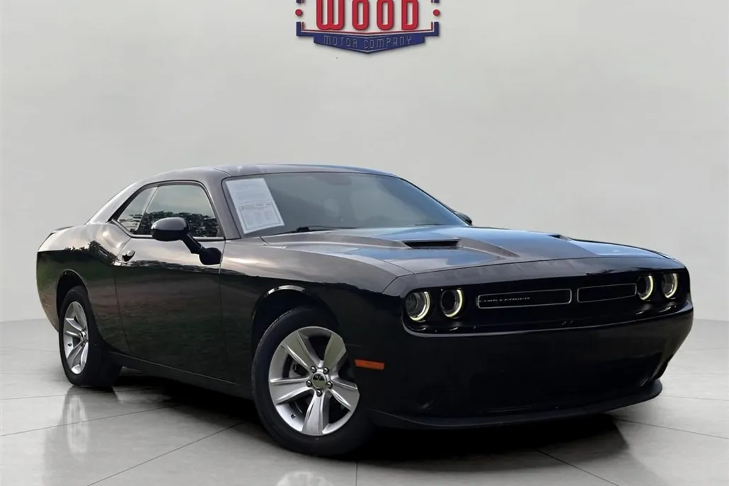 2023 Dodge Challenger SXT photo 1