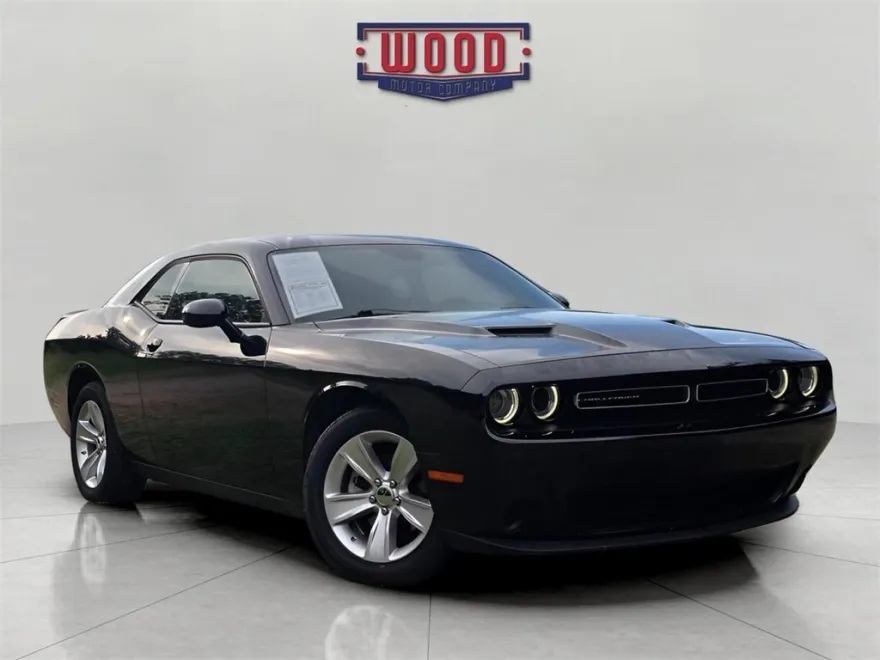 2023 Dodge Challenger SXT photo 1