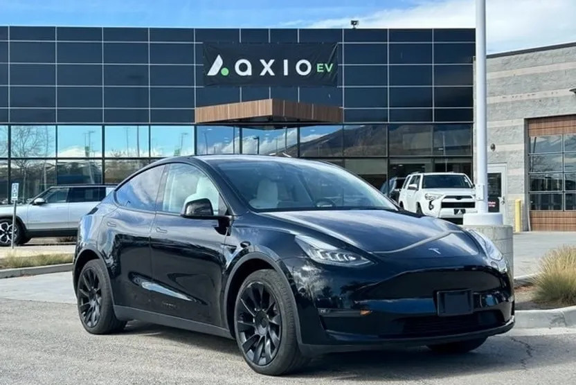 2021 Tesla Model Y Long Range photo 1