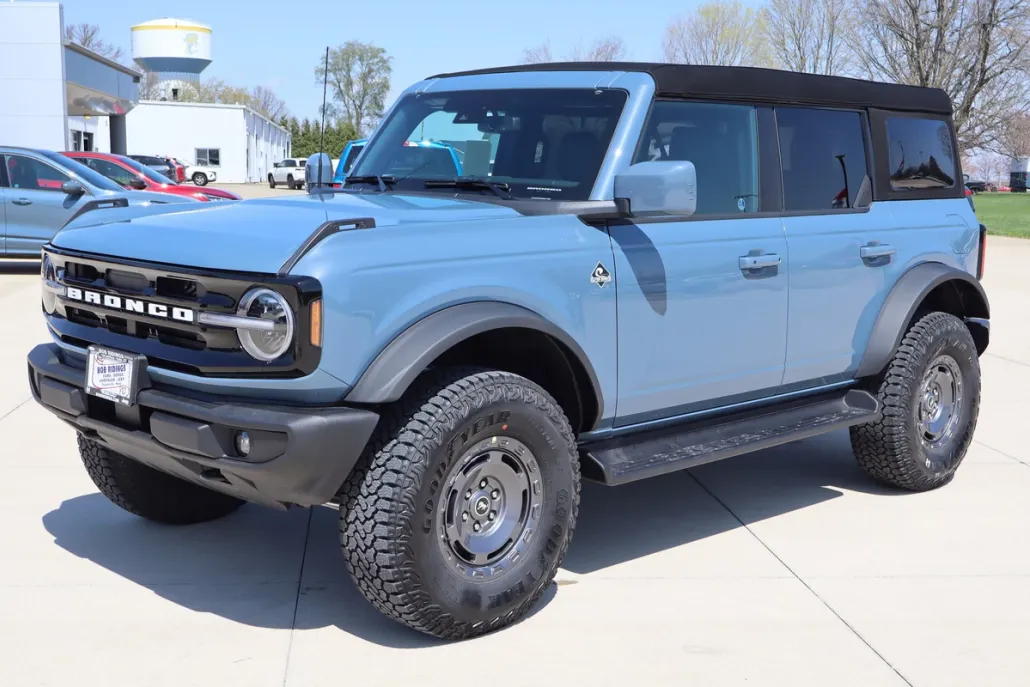 2025 Ford Bronco Outer Banks photo 1