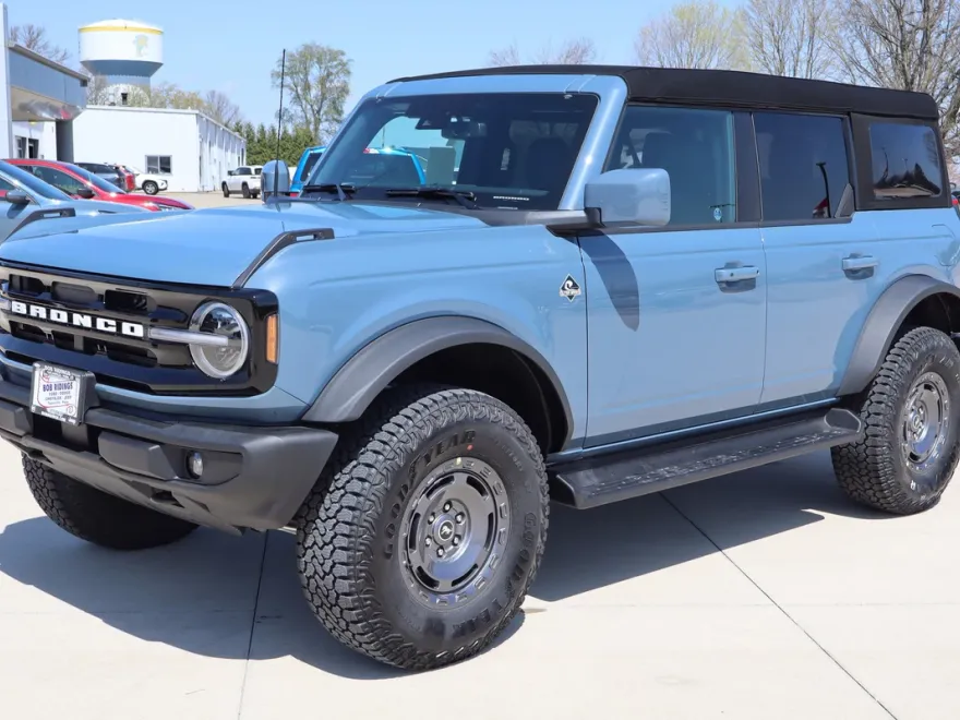 2025 Ford Bronco Outer Banks photo 1