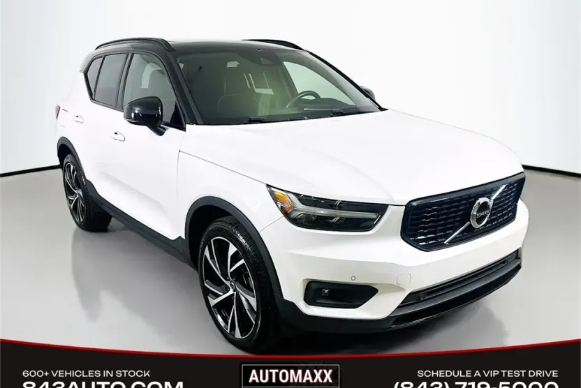2020 Volvo XC40 R-Design photo 1