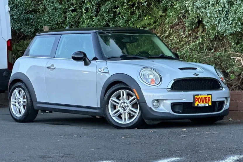 2011 Mini Cooper 2 Door Hardtop S photo 1