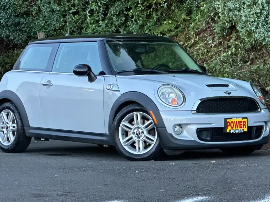 2011 Mini Cooper 2 Door Hardtop S photo 1