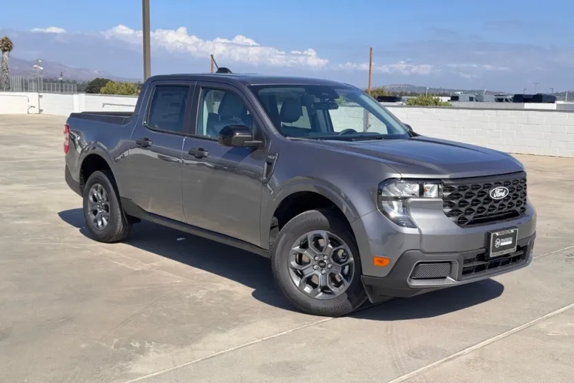 2025 Ford Maverick XLT photo 1