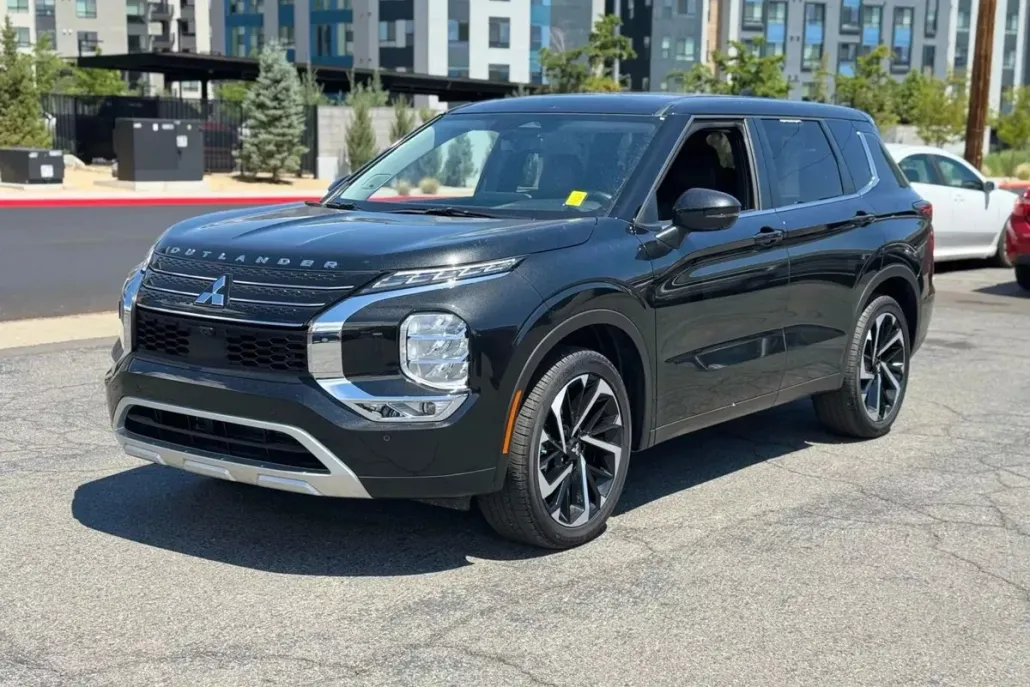 2024 Mitsubishi Outlander SE photo 1
