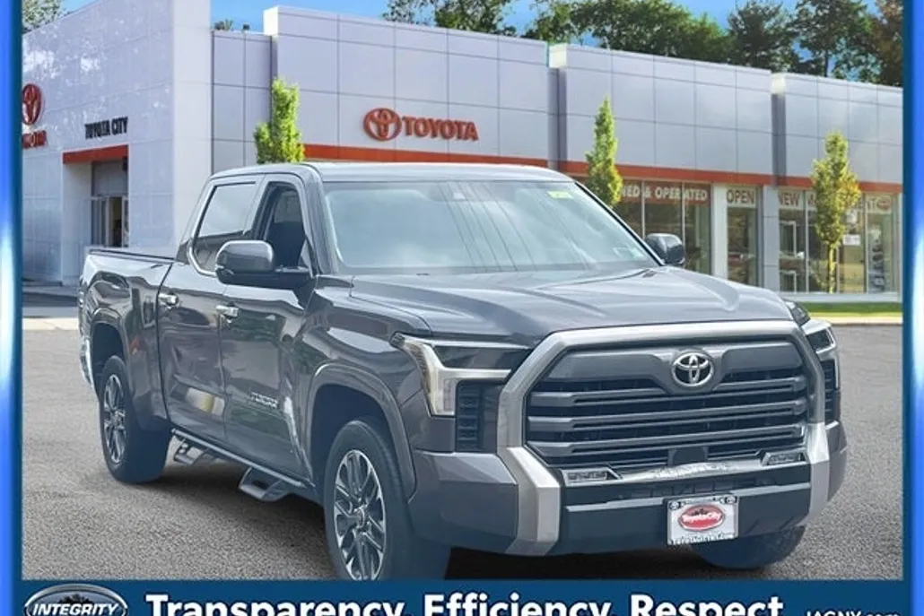 2022 Toyota Tundra Limited photo 1