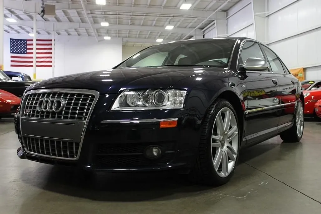 2007 Audi S8 photo 1