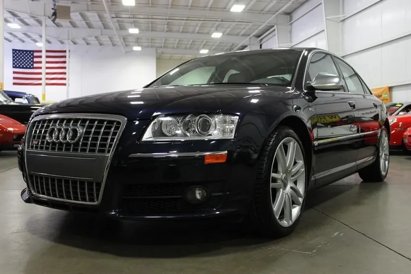 2007 Audi S8 photo 1