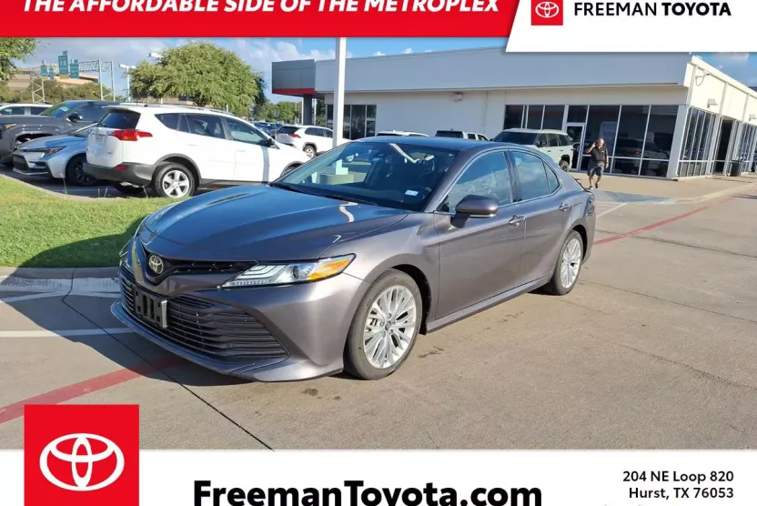 2019 Toyota Camry XLE photo 1