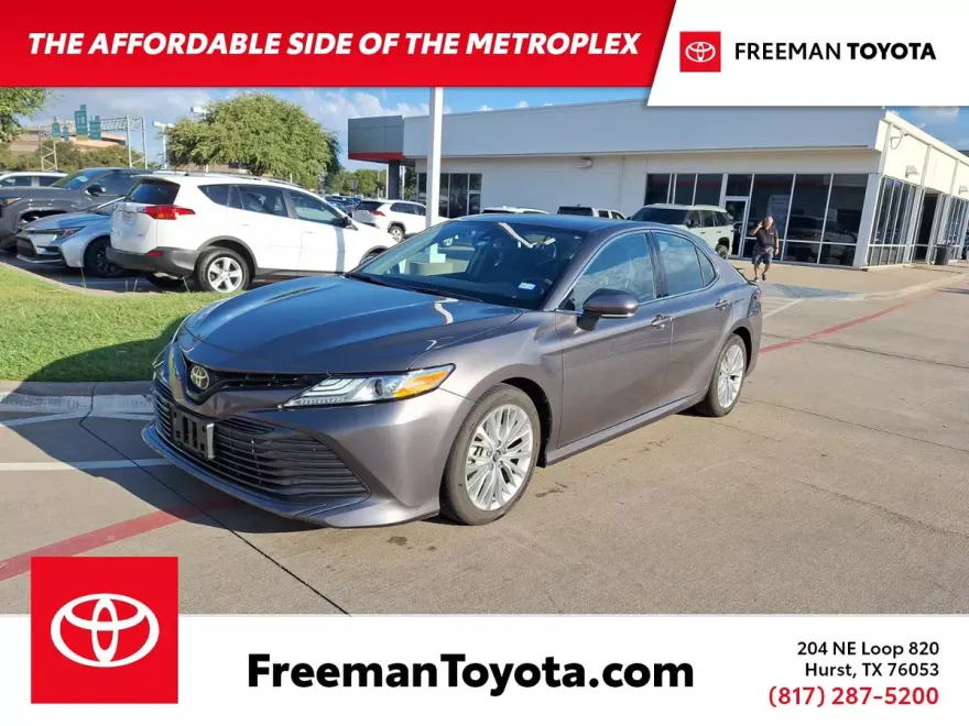 2019 Toyota Camry XLE photo 1