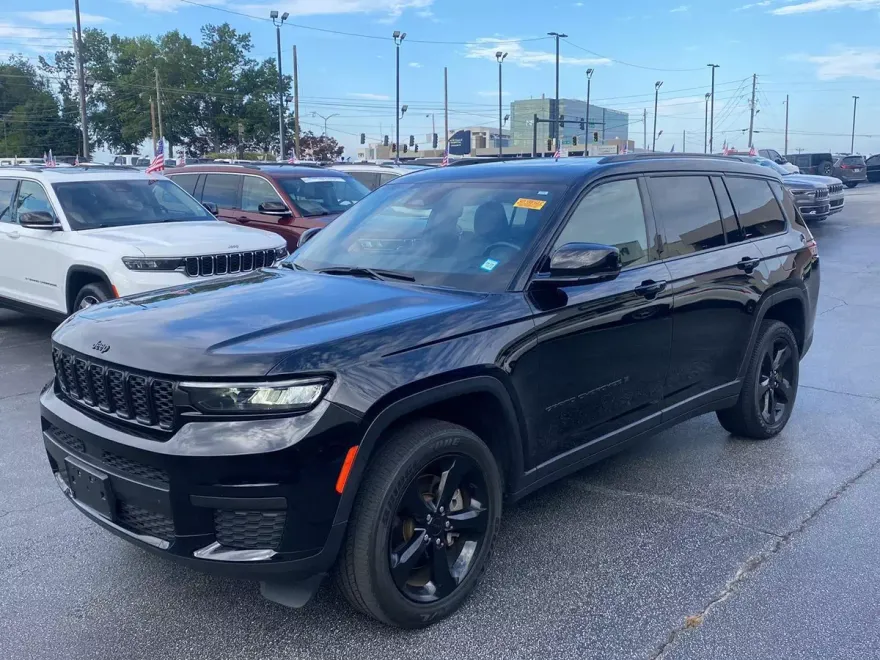 2022 Jeep Grand Cherokee Altitude photo 1