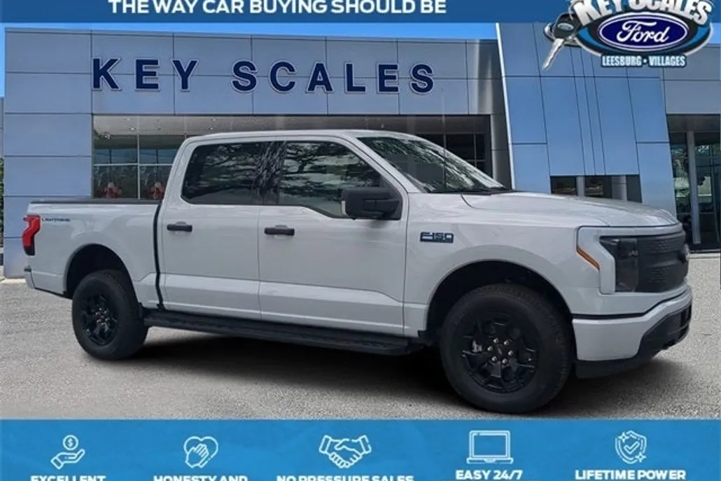 2025 Ford F-150 Lightning XLT photo 1