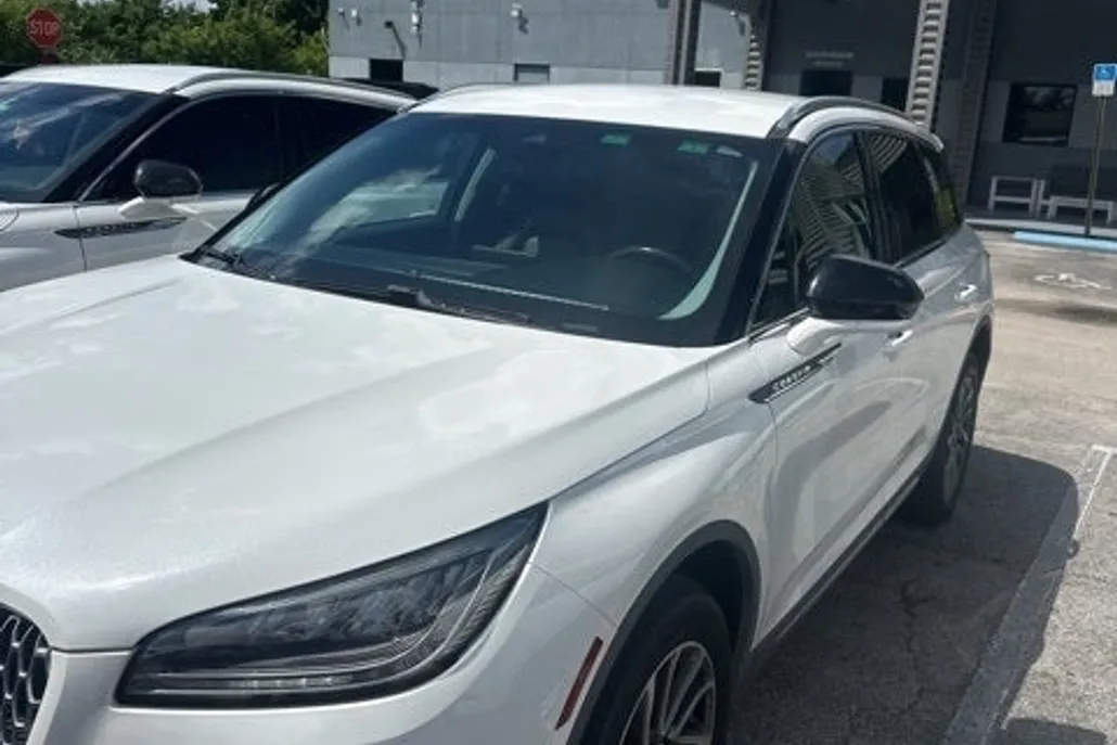 2021 Lincoln Corsair Standard photo 1
